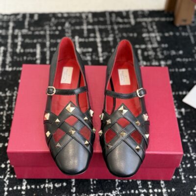 Valentino authentic quality shoes 2026